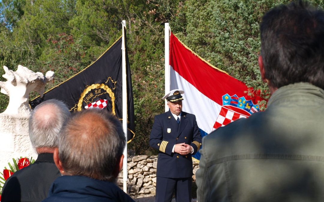 Komemoracija na golom brdu i paljenje svijeća u Vukovarskoj ulici