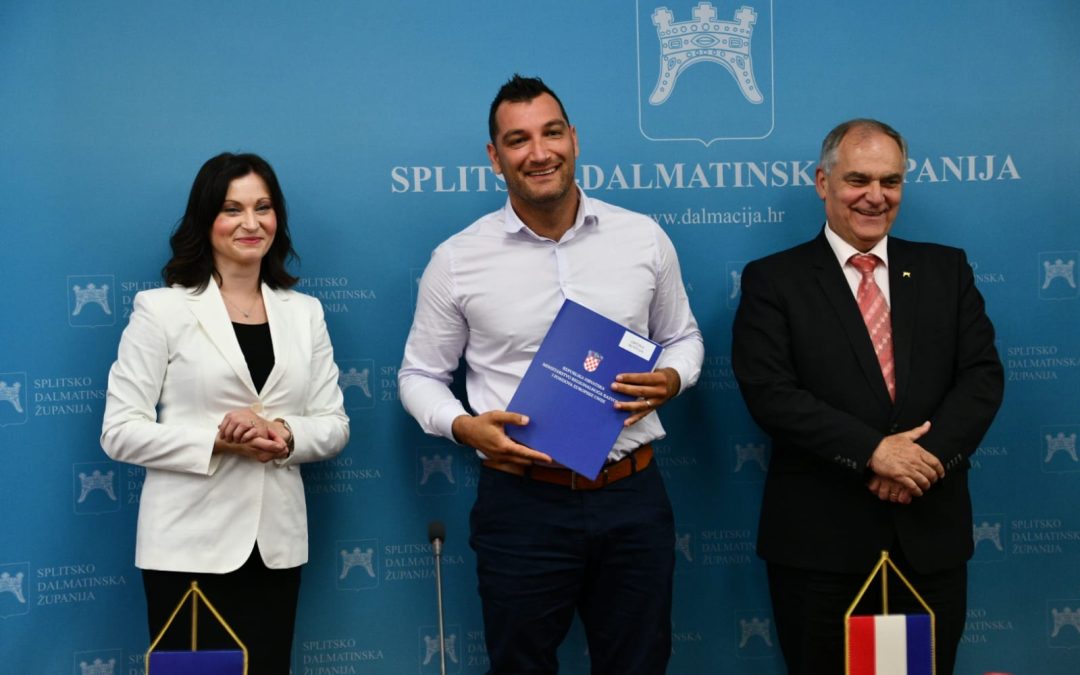 Općini Sutivan uručen ugovor iz Programa razvoja otoka 2022.